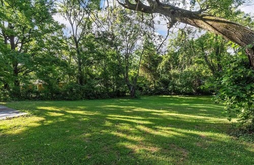 Calverton Park House | 3-bedroom house in enchanting Saint Louis with WiFi, fitness room, AC