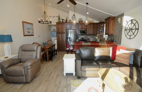 Sea Isle City House | Spacious 4-br townhome with front & back water views, in charming Sea Isle City