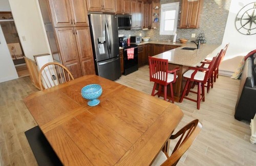 Sea Isle City House | Spacious 4-br townhome with front & back water views, in charming Sea Isle City