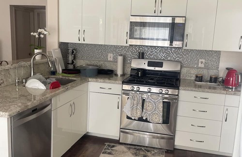 Palmdale House | Charming 3-bedroom house in terrific Palmdale with WiFi, AC