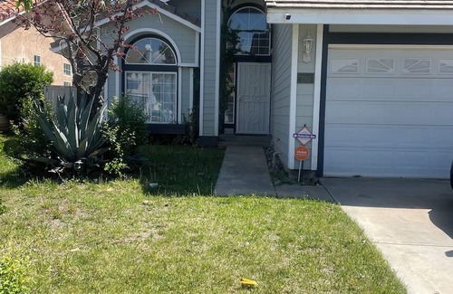 Palmdale House | Charming 3-bedroom house in terrific Palmdale with WiFi, AC