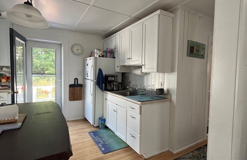 Higgins Beach Cottage | Charming 2-bedroom cottage with WiFi- short walk to Higgins Beach, Scarborough