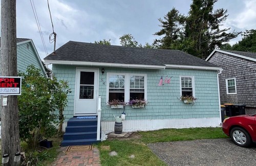 Higgins Beach Cottage | Charming 2-bedroom cottage with WiFi- short walk to Higgins Beach, Scarborough
