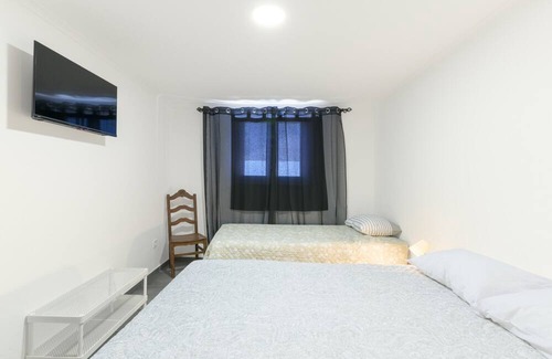 Sines House | Private bedroom 'Quarto Triplo Conforto 1' with Private Terrace and Wi-Fi