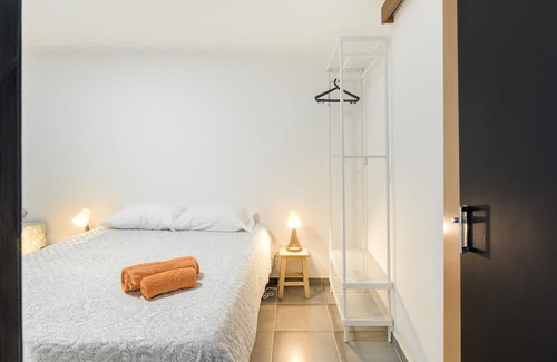 Sines House | Private bedroom 'Quarto Triplo Conforto 1' with Private Terrace and Wi-Fi