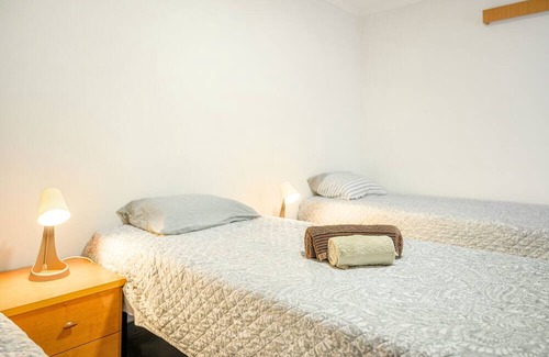 Sines House | Private Bedroom 'Quarto Triplo 2' with Private Terrace and Wi-Fi