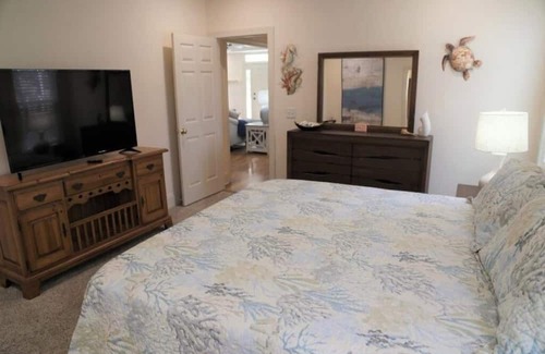 Edisto Island House | The Marianne @ Edisto! Skip & a Jump to the Beach!