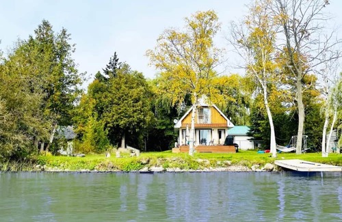 Colborne House | Alicia Bliss Lakefront