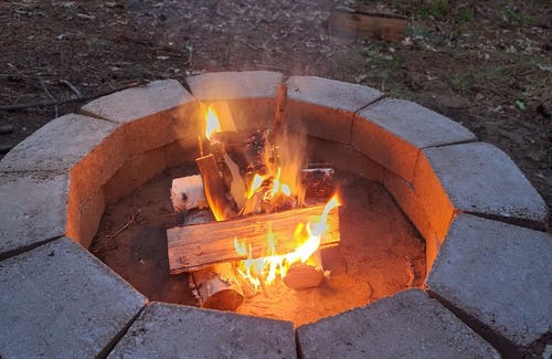 Markville Cabin | Tranquil Cabin Retreat in Serene Danbury – Modern Comforts Amidst Nature’s Charm