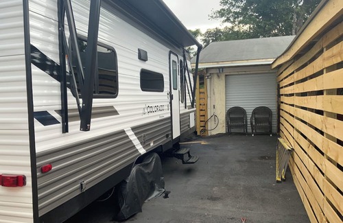 Fort Walton Beach House | Cozy RV with WiFi and AC in Welcoming Fort Walton Beach