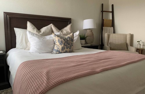 Norco House | Private 2-bedroom guest house with AC, fitness area, WiFi in lovely Norco