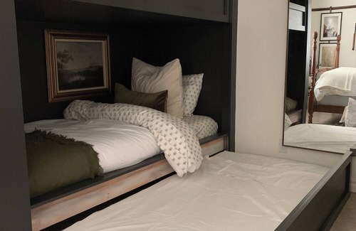 Norco House | Private 2-bedroom guest house with AC, fitness area, WiFi in lovely Norco