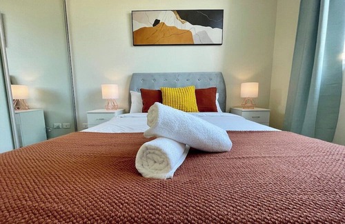 Wolli Creek Apartment | Stylish 2B Retreat Near Airport