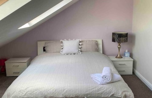 Offerton Apartment | Contemporary Duplex: Private Patio, Secure Parking
