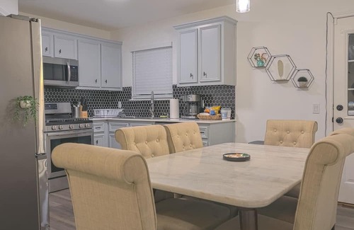 St. Johns House | Game Room, Day Bed, Close To DT, Breakfast, +