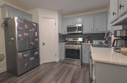 St. Johns House | Game Room, Day Bed, Close To DT, Breakfast, +