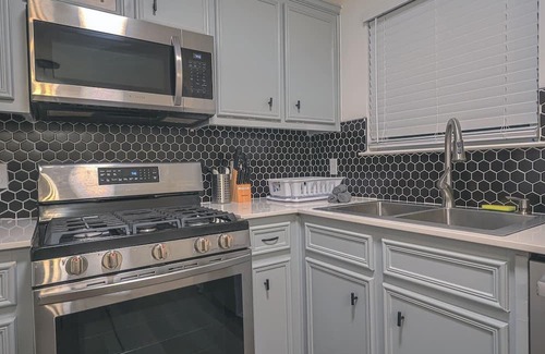 St. Johns House | Game Room, Day Bed, Close To DT, Breakfast, +