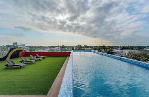 Centro House | Immerse in Mérida's Charm: Cozy Hotel Room w/Breathtaking Rooftop Pool