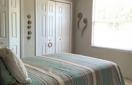Rainbow Bay Cottage | The Anchorage - centrally located cozy beach cottage opposite Rainbow Bay Beach