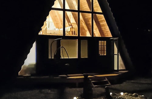 Shohola Cabin | CHARMING A-FRAME CABIN BY THE LAKE w/FULL AMENITIES, PET/FAMILY FRIENDLY!