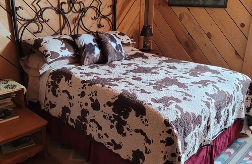Medanales House | A perfectly peaceful stay on a working horse ranch in Abiquiu Valley