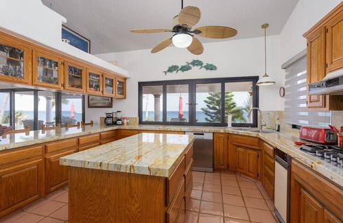 Buenavista House | Beachfront 2 BR Home w/pool