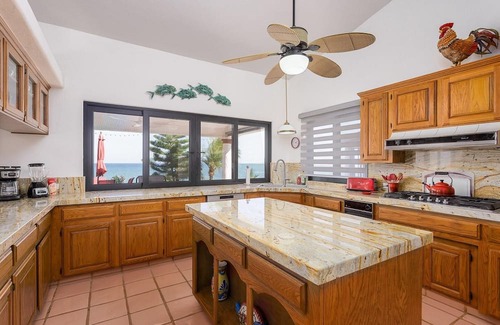Buenavista House | Beachfront 2 BR Home w/pool