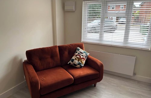 Netley Apartment | Stunning studio, hot tub, private garden, lovely patio