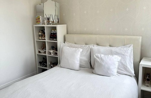 Coppetts Apartment | Luxurious Apartment in Private Estate