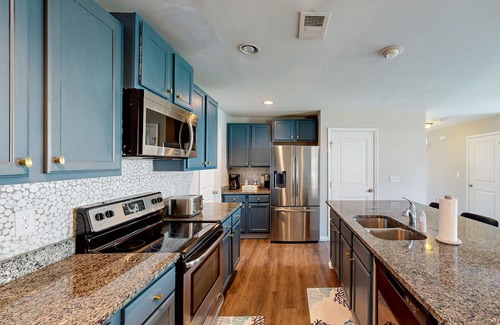 Moncks Corner House | Charming townhome with patio, W/D, central AC & pool
