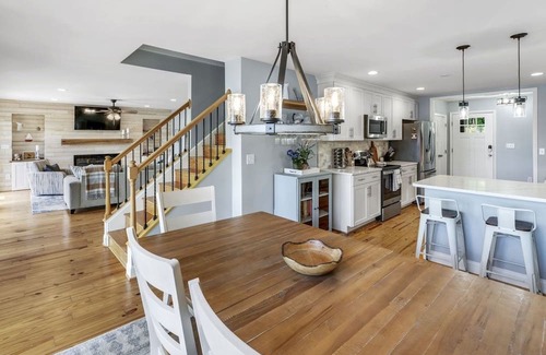 Southmont House | NEW LISTING! Casa do Lago (3-Bedroom Home) by RedAwning