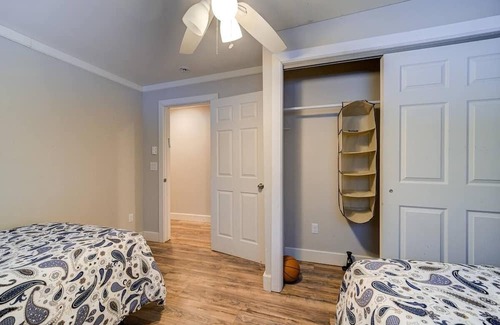 Tannersville House | NEW LISTING! Spacious Getaway with Nearby Dining | Yard Games by RedAwning