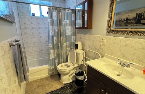 Hillside Apartment | Charming 2 Bedroom Apartment