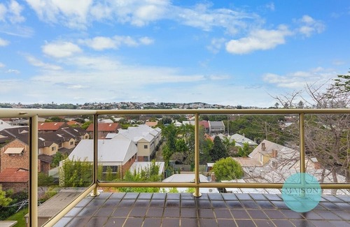 Cooks Hill Apartment | Central Cooks Hill Apartment