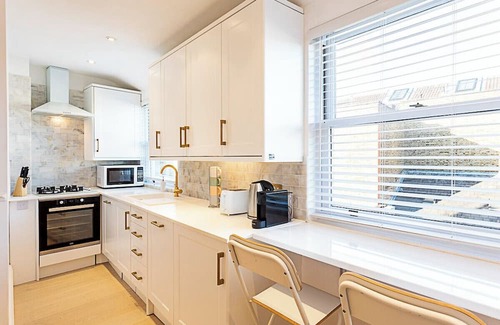 South Richmond Apartment | Stylish Apartment In Leafy Richmond