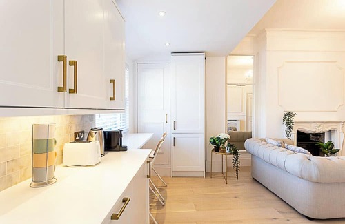 South Richmond Apartment | Stylish Apartment In Leafy Richmond