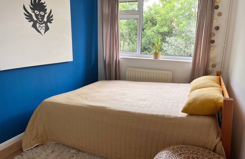Copers Cope Apartment | Beautiful 2BR Flat in Beckenham with Garden Views