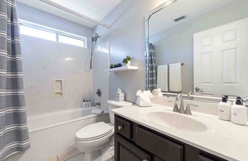 Wright House | Centrally Located Modern 3BR Ideal Family Retreat