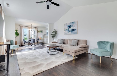 North Belmont House | Cozy & Convenient Belmont Home perfect for families and working professionals!