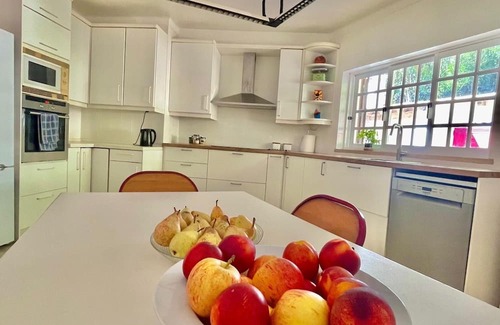 Charneca da Cotovia House | Villa Figueira - Propriedade a 5 Minutos das Praias com Grande Jardim