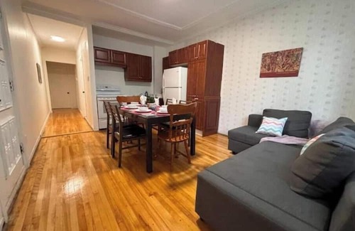 De Lorimier Apartment | Romantic 2-Bedroom Apartment near downtown