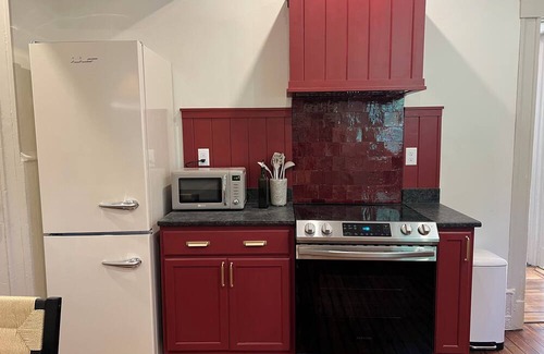 Highlands Apartment | The Nightcap I: NEW private apt in Highlands NULU