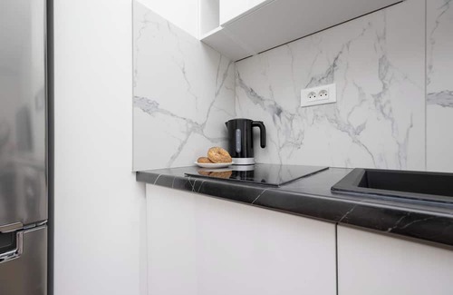 Praga Apartment | Spacious Apartment for 4 by Renters