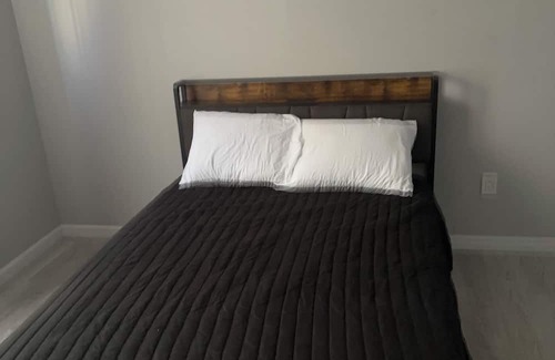 Weequahic Apartment | Superb 2-bedroom apartment in charming Newark with AC, WiFi, dresser