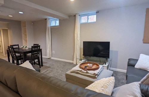 College Park Apartment | This duplex is a 1 bedroom(s), 1 bathrooms, located in College Park, MD.