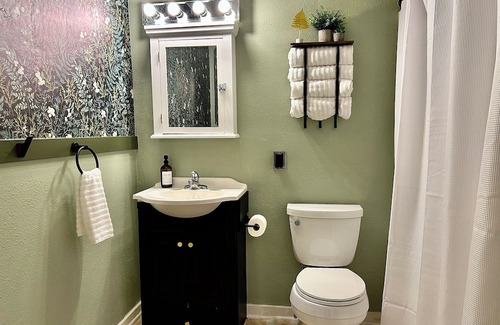 Phinney Ridge Apartment | Cozy Studio on Greenwood Ave