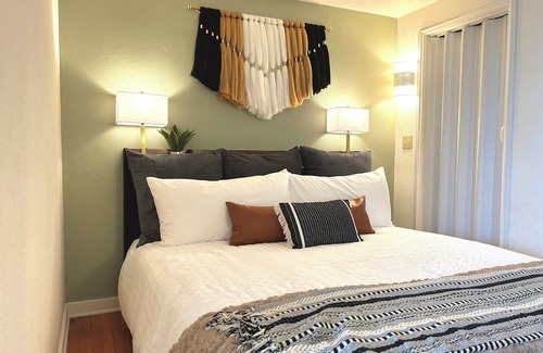 Phinney Ridge Apartment | Cozy Studio on Greenwood Ave
