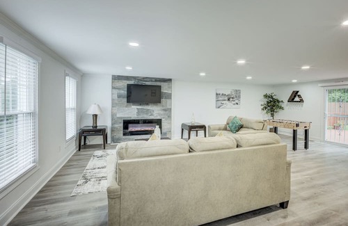 Fort Washington House | Luxurious 5-Bedroom Oasis Near National Harbor – Your Perfect Getaway!