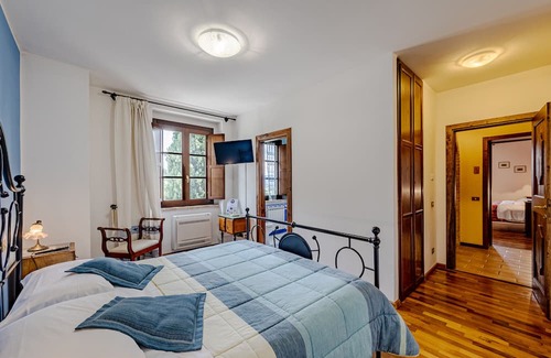 Torgiano Villa | Villa del Colle - Six Bedroom Villa, Sleeps 12