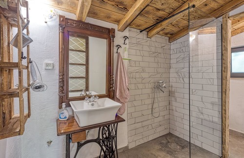 Heki Villa | Rustic Home Izabel - Two Bedroom Villa, Sleeps 4